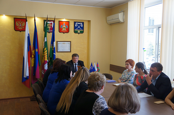 Алексей Ткачев обсудил с сельскими депутатами Кубани инициативы, упрощающие порядок подачи деклараций о доходах